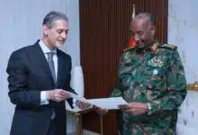 في تطور لافت على صعيد العلاقات السودانية المصرية، تسلّم رئيس مجلس السيادة الانتقالي والقائد العام للقوات المسلحة الفريق أول ركن عبدالفتاح البرهان، رسالة خطية من الرئيس المصري عبد الفتاح السيسي الأربعاء