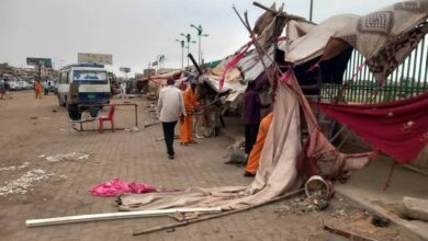 نفّذت محلية الخرطوم  الخميس حملة واسعة لإزالة سوق المنهوبات الذي كان يتمدد حول المدينة الرياضية قبالة السوق المركزي، وذلك تنفيذاً لقرار لجنة تنسيق شؤون أمن المحلية