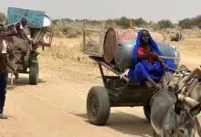 أعلنت شبكة أطباء السودان عن مقتل 18 مدنياً وإصابة أكثر من 100 آخرين بينهم نساء وأطفال، جراء القصف المدفعي المتعمد الذي شنّته قوات الدعم السريع على أحياء سكنية بمدينة الفاشر بولاية شمال دارفور أمس الإثنين.