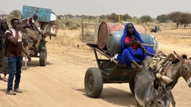 أعلنت شبكة أطباء السودان عن مقتل 18 مدنياً وإصابة أكثر من 100 آخرين بينهم نساء وأطفال، جراء القصف المدفعي المتعمد الذي شنّته قوات الدعم السريع على أحياء سكنية بمدينة الفاشر بولاية شمال دارفور أمس الإثنين.