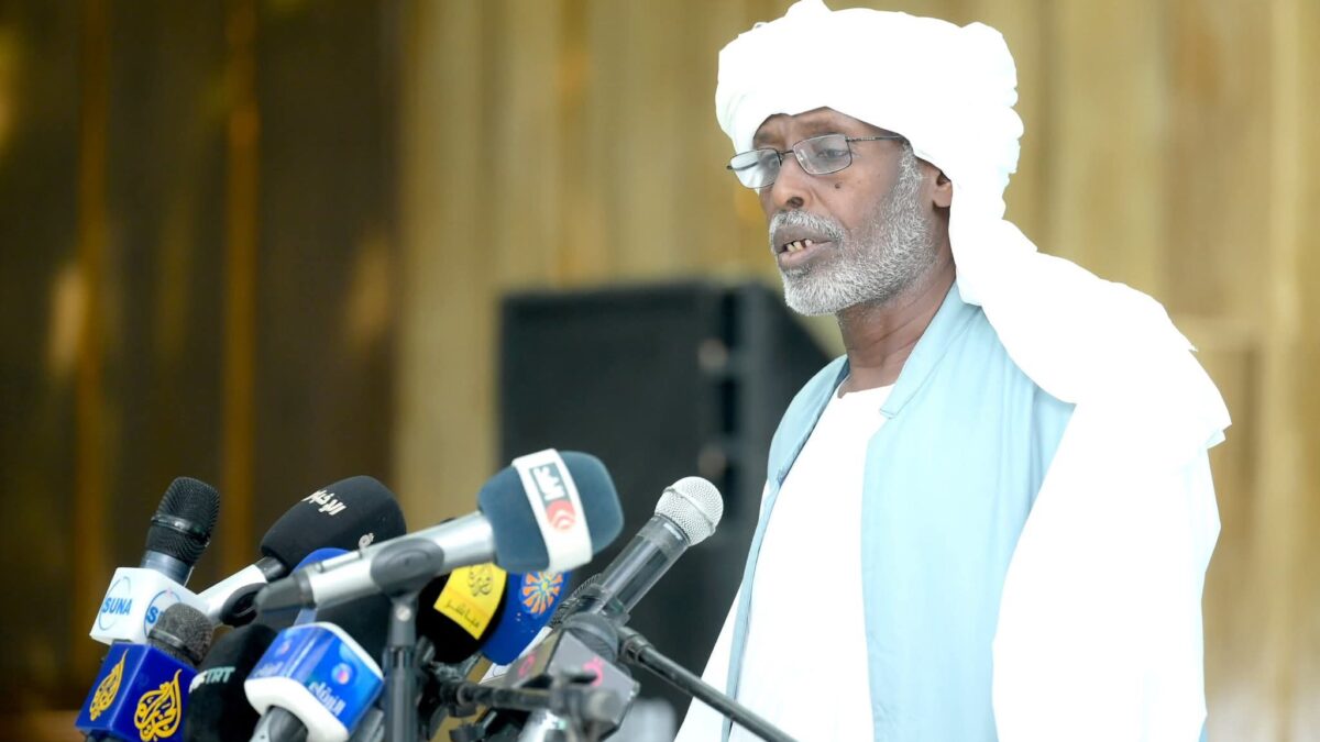 أكد محمد الأمين ترك، نائب رئيس اللجنة الوطنية لفك حصار الفاشر، أن بيان اللجنة الرباعية الأخير بشأن أوضاع السودان "لا يمثل شيئاً ولا يعنيهم لا من قريب ولا من بعيد"