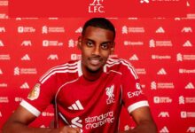 نجح ليفربول  الأثنين في خطف المهاجم السويدي ألكسندر إيزاك من نيوكاسل يونايتد في صفقة مدوية وصلت قيمتها إلى 145 مليون يورو أي ما يعادل 170 مليون دولار، لتصبح الأضخم في تاريخ الدوري الإنجليزي الممتاز