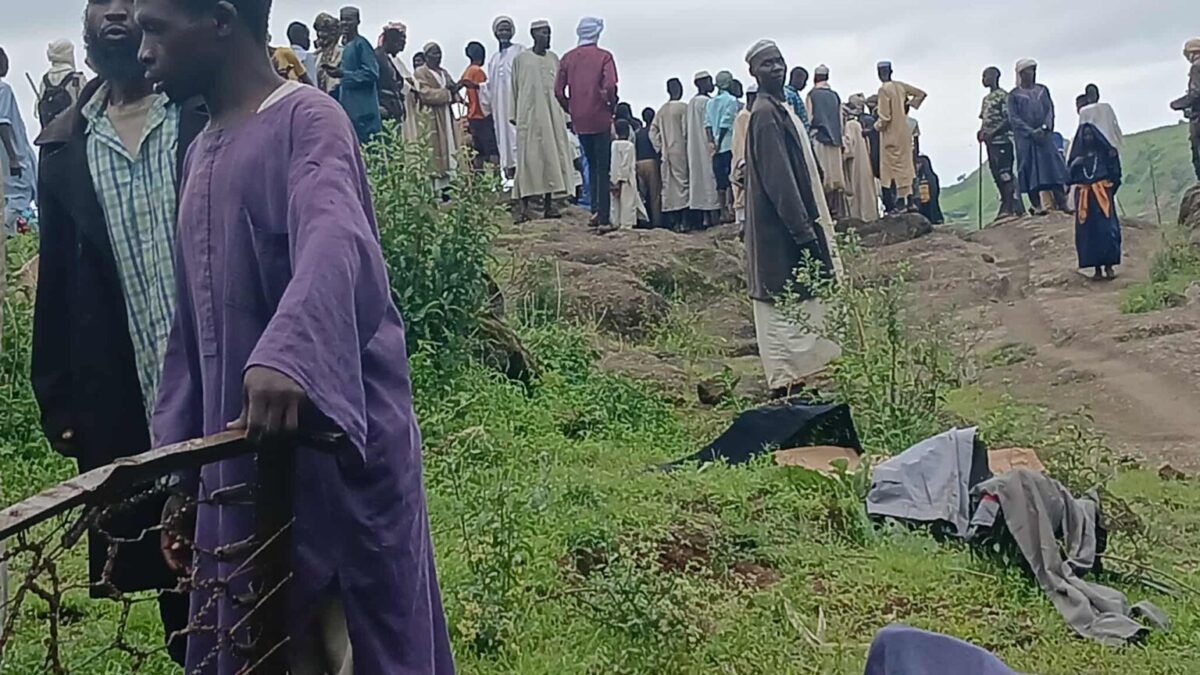 ارتفعت حصيلة كارثة الانزلاق الأرضي الذي دمّر قرية ترسين في منطقة جبل مرة بولاية دارفور إلى 270 جثة انتُشلت من تحت الطين والركام، فيما لا يزال المئات في عداد المفقودين، وفق ما أعلن مجيب الرحمن محمد الزبير، رئيس السلطة المدنية للمناطق الخاضعة لسيطرة حركة/جيش تحرير السودان.