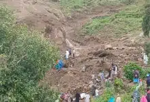 أعلنت حركة تحرير السودان برئاسة عبد الواحد محمد نور عن وفاة سكان قرية كاملة في منطقة جبل مرة بجنوب دارفور، نتيجة انزلاقات أرضية كبيرة ناجمة عن الأمطار الغزيرة.