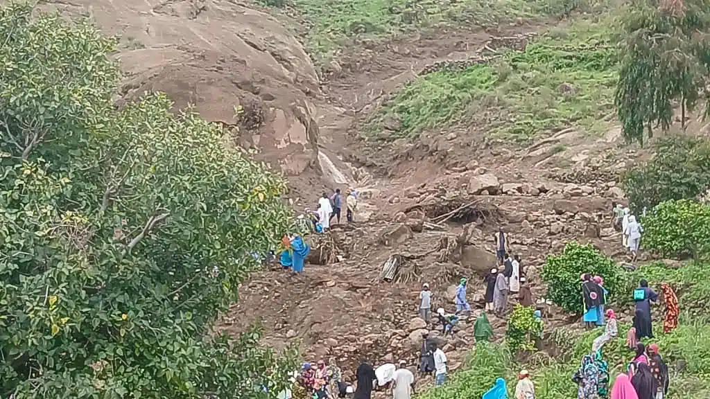 كشفت الهيئة العامة للأبحاث الجيولوجية، الذراع الفني لوزارة المعادن بالسودان، أسباب الانزلاق الأرضي المدمر الذي ضرب قرية ترسين في منطقة جبل مرة بولاية وسط دارفور، والذي خلف خسائر بشرية ومادية كبيرة