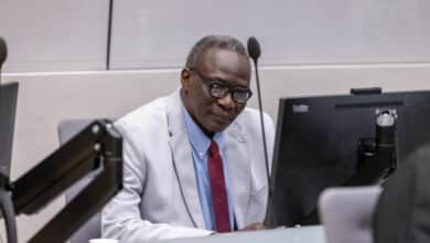 أعلنت المحكمة الجنائية الدولية، الاثنين، أن 6 أكتوبر 2025 سيكون موعد إصدار الحكم النهائي بحق المتهم السوداني علي محمد علي عبد الرحمن “كوشيب”، إما بالإدانة أو البراءة، وذلك بعد أكثر من ثلاث سنوات على بدء محاكمته في لاهاي.