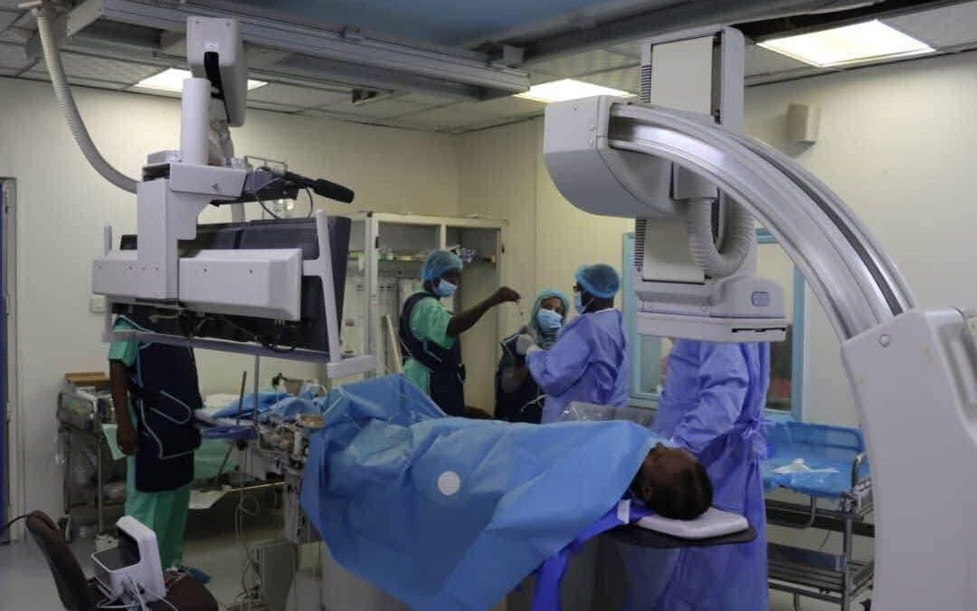 بعد توقف دام أكثر من عامين، استأنف مستشفى أم درمان الثلاثاء خدمات القسطرة التشخيصية والعلاجية للقلب، في خطوة مهمة لتخفيف معاناة المرضى.
