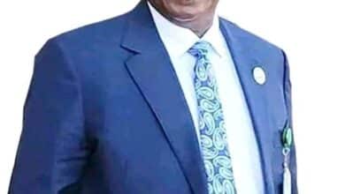 قالت صحيفة (السوداني)  وفقاً لمصادر سيادية موثوقة، أن رئيس مجلس السيادة الانتقالي القائد العام للقوات المسلحة السودانية، الفريق أول ركن عبد الفتاح البرهان، جدّد الثقة في مدير جهاز المخابرات العامة، الفريق أول أحمد إبراهيم مفضل، لقيادة الجهاز خلال الفترة المقبلة.