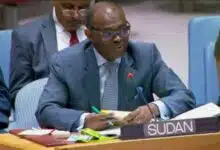 فجّر السودان قنبلة سياسية مدوّية داخل أروقة مجلس الأمن، حينما قدّم أدلة دامغة تكشف تورط الإمارات في إدارة حرب المرتزقة على أراضيه، عبر تجنيد مئات الجنود الكولومبيين المتقاعدين ونقلهم للقتال إلى جانب مليشيا الدعم السريع تحت مسمى "تشكيل ذئاب الصحراء"