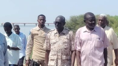 فذ والي الخرطوم  أحمد عثمان حمزة جولة ميدانية السبت شملت جزيرة توتي والكلاكلة القلعة واللاماب، رافقه فيها قيادات هيئة الطرق والجسور ومصارف المياه برئاسة المهندس التجاني يعقوب إدريس، مدير إدارة المشروعات.