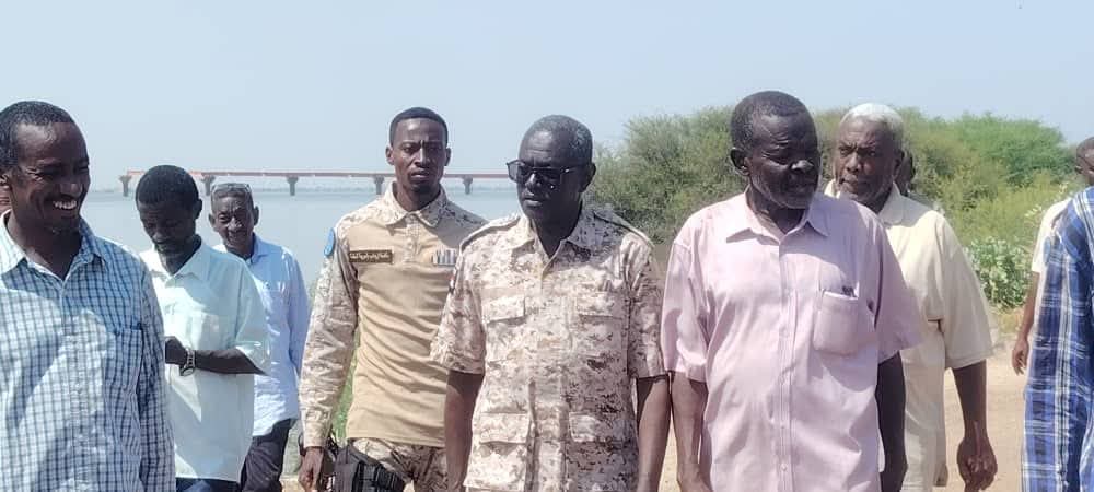 فذ والي الخرطوم  أحمد عثمان حمزة جولة ميدانية السبت شملت جزيرة توتي والكلاكلة القلعة واللاماب، رافقه فيها قيادات هيئة الطرق والجسور ومصارف المياه برئاسة المهندس التجاني يعقوب إدريس، مدير إدارة المشروعات.