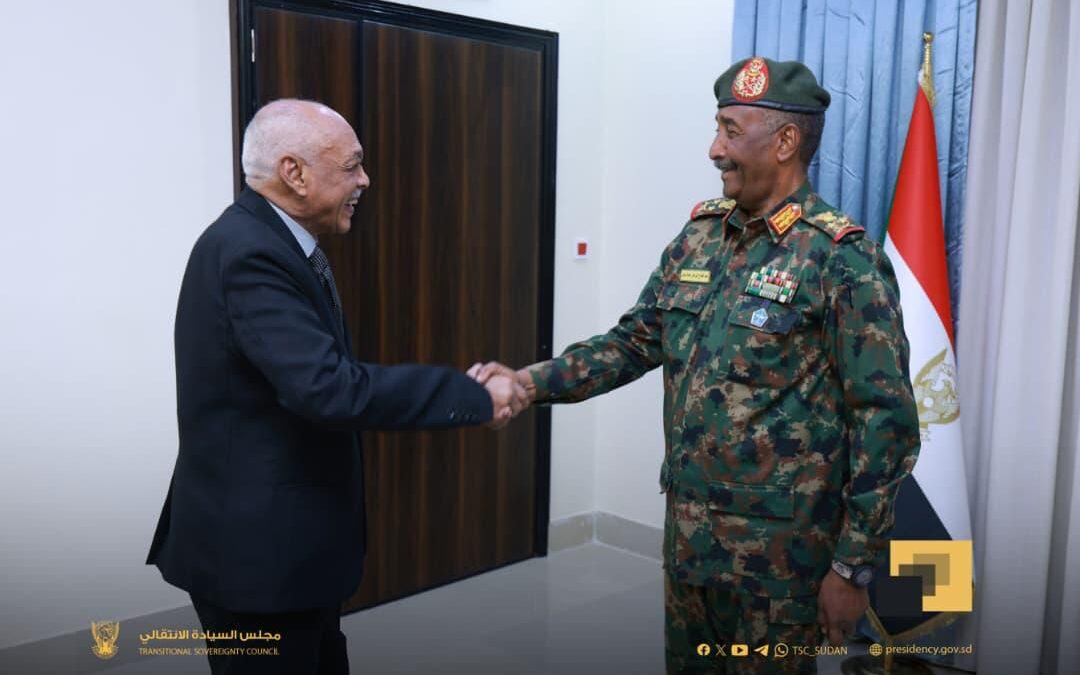 أدى د. وهبي محمد مختار الثلاثاء القسم رئيسًا للمحكمة الدستورية أمام رئيس مجلس السيادة الانتقالي القائد العام للقوات المسلحة الفريق أول ركن عبد الفتاح البرهان، وذلك بحضور ممثل رئيس القضاء، والأمين العام لمجلس السيادة الفريق ركن د. محمد الغالي علي يوسف.