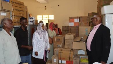 كدت وزارة الصحة بولاية الخرطوم الثلاثاء توفر الأدوية والمحاليل الوريدية الخاصة بعلاج حمى الضنك مجاناً في جميع المستشفيات العاملة بالولاية، مشيرةً إلى أن الخدمة العلاجية والتشخيصية متاحة على مدار (24) ساعة في أقسام الطوارئ