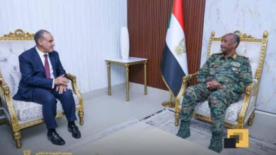 ـ التقى رئيس مجلس السيادة الانتقالي الفريق أول ركن عبدالفتاح البرهان،  الأربعاء، وزير الخارجية والهجرة المصري السفير بدر عبدالعاطي، بحضور وزيري خارجية البلدين وسفيري الخرطوم والقاهرة.