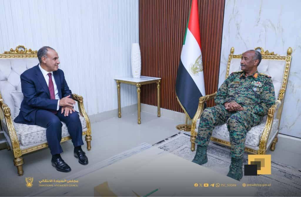 ـ التقى رئيس مجلس السيادة الانتقالي الفريق أول ركن عبدالفتاح البرهان،  الأربعاء، وزير الخارجية والهجرة المصري السفير بدر عبدالعاطي، بحضور وزيري خارجية البلدين وسفيري الخرطوم والقاهرة.