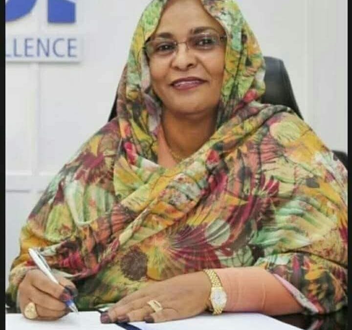 أحدثت آمنة ميرغني حسن التوم الطويل التاريخ المالي في السودان، لتصبح أول امرأة تتولى منصب محافظ بنك السودان المركزي منذ تأسيسه، في خطوة بارزة نحو تمكين المرأة في أعلى المناصب القيادية.