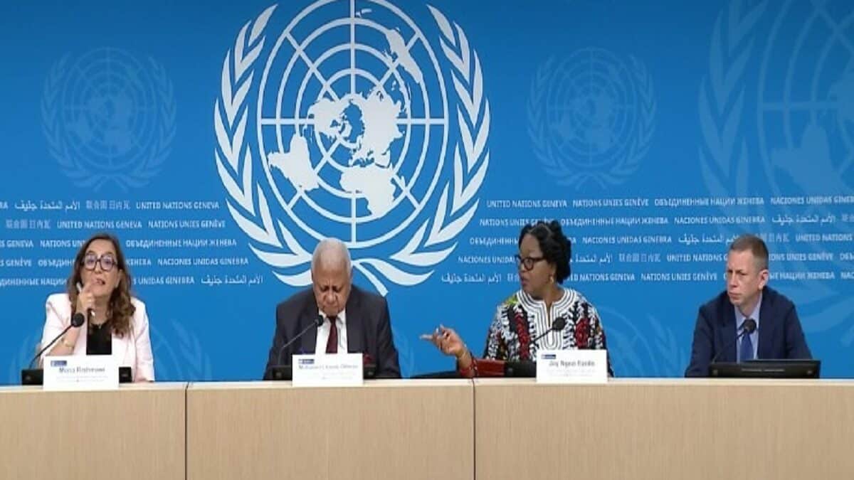 اعتمد مجلس حقوق الإنسان التابع للأمم المتحدة،  الاثنين، قرارًا جديدًا بشأن الوضع في السودان، يقضي بتمديد ولاية البعثة الدولية المستقلة لتقصي الحقائق لعام إضافي، ما يتيح لها متابعة التحقيق في الانتهاكات الجسيمة والجرائم المرتكبة وتحديد المسؤولين عنها.