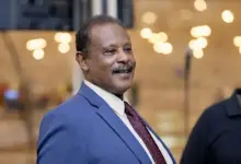 الفنان حسين شندي